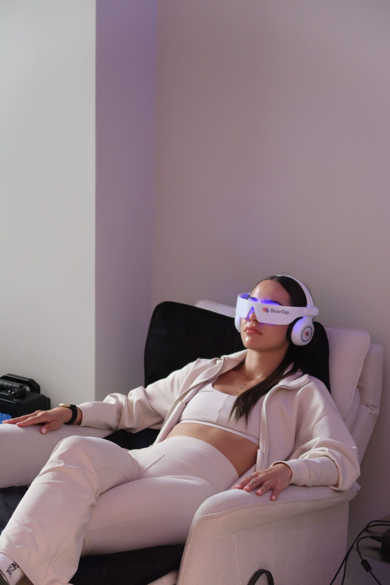 Sesión de neuroestimulación BrainTap en REVO